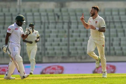 ফলোঅন না করিয়ে ব্যাটিংয়ে নেমে বিপর্যয়ে বাংলাদেশ