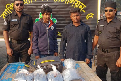 বাগাতিপাড়ায় একশ' বোতল ফেনসিডিলসহ আটক ২