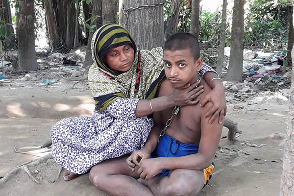 ১৬ বছর ধরে শিকলবন্দী কামরুল, সহযোগিতা চায় পরিবার