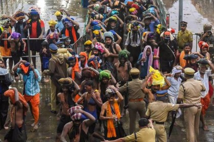 শবরীমালা মন্দিরে নারীদের ঢোকা নিয়ে উত্তাল কেরালা