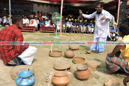 মাগুরায় ঐতিহ্যবাহী সাপ খেলা অনুষ্ঠিত