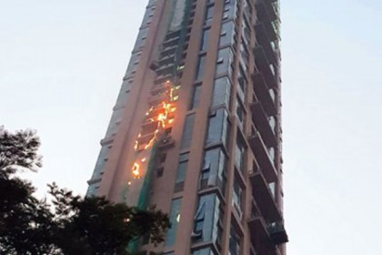 কলকাতায় নির্মাণাধীন সর্বোচ্চ ভবনে আগুন