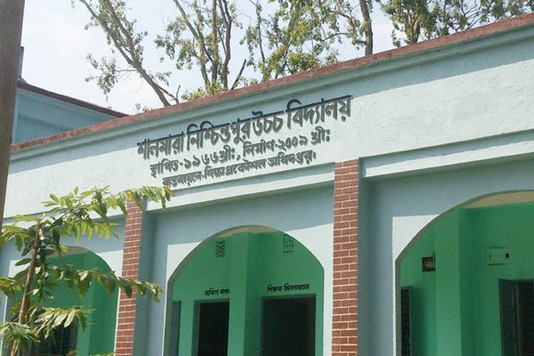 ইউএনও'র নির্দেশে পরীক্ষার সুযোগ পেল সেই ৩১ শিক্ষার্থী 
