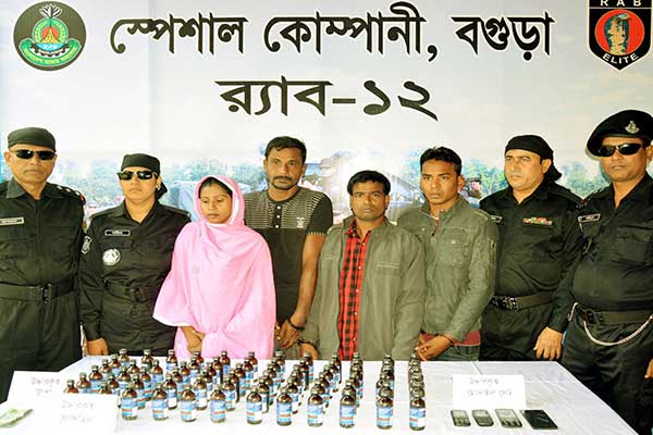 বগুড়ায় ৭০ বোতল ফেনসিডিলসহ আটক ৪