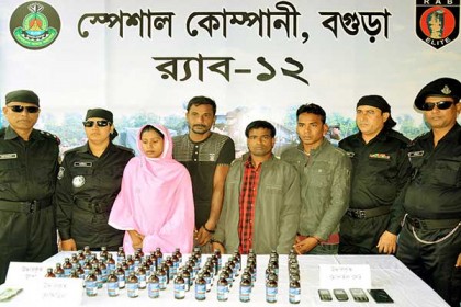 বগুড়ায় ৭০ বোতল ফেনসিডিলসহ আটক ৪
