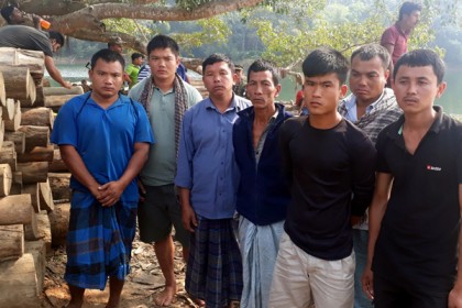 রাঙামাটিতে অবৈধ কাঠসহ আটক ৭

