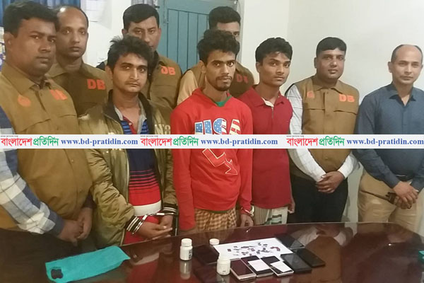 ফরিদপুরে ৫৬ টি সিমসহ প্রতারক চক্রের ৩ সদস্য আটক
