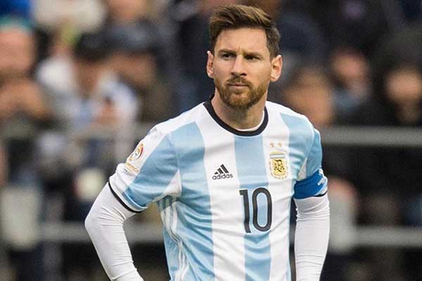 মেসিকে জাতীয় দলে ফেরার আহ্বান দিবালার
