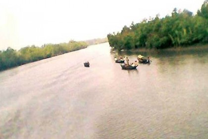 সুন্দরবনে নদীতে পড়ে বনরক্ষী নিখোঁজ