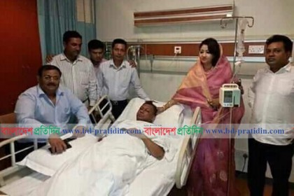 হেলিকপ্টারযোগে ঢাকায় আনা হল এমপি একরামুল করিম চৌধুরীকে
