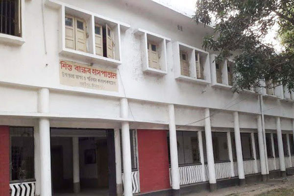 পার্বতীপুরে ৪ লাখ মানুষের সেবায় হাসপাতালের দুই জন চিকিৎসক!

