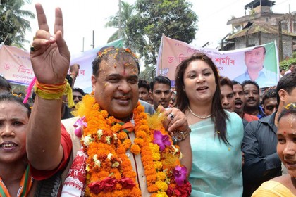 ক্যান্সার নিয়ে অদ্ভূত মন্তব্য, তোপের মুখে ‘স্বাস্থ্যমন্ত্রী’