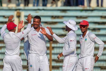 প্রথম ইনিংসে ৩২৪ রানে থামল টাইগাররা