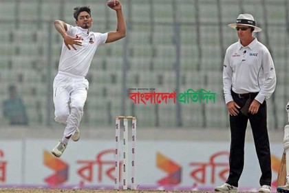 শুরুতেই তাইজুলের আঘাত
