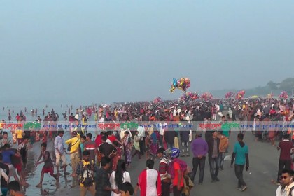 কুয়াকাটায় পুণ্যার্থীদের ঢল, শেষ হল রাস মেলা