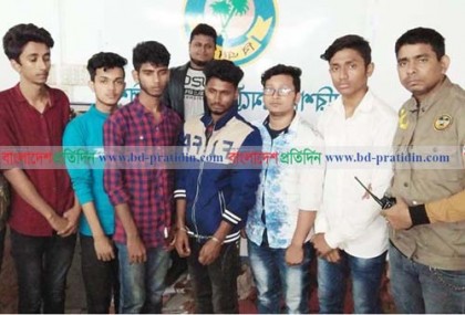 গৌরনদীতে ছাত্রলীগের দু'গ্রুপের সংঘর্ষে দুই পুলিশসহ আহত ১৫