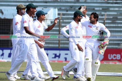 ক্যারিবীয়দের টার্গেট ২০৪, শুরুতেই নেই ৪ উইকেট