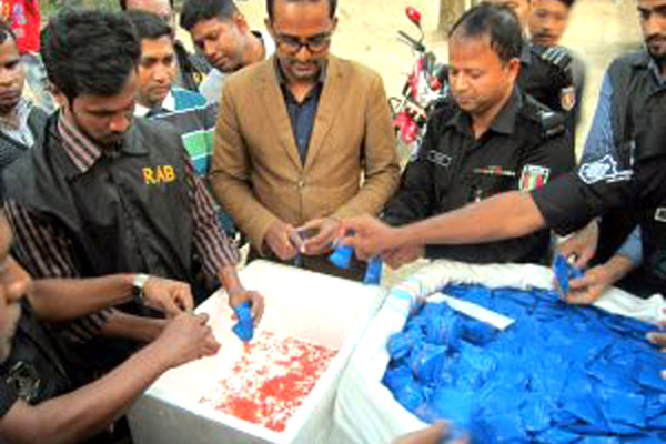 কলাপাড়ায় র‌্যাবের অভিযানে জব্দকৃত ইয়াবা ধ্বংস

