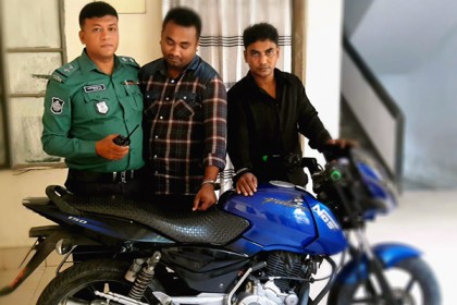 ৩ শতাধিক মোটরসাইকেল চুরির মূল হোতা আটক