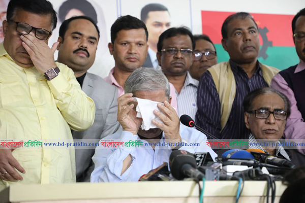 কান্নায় ভেঙে পড়লেন ফখরুল