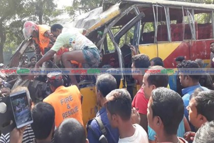 সিরাজগঞ্জ সড়কে ঝরল ৭ প্রাণ