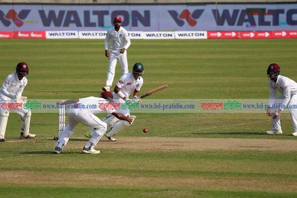 লাঞ্চ বিরতির আগে মুমিনুলের বিদায়
