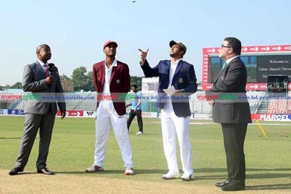 টস জিতে ব্যাটিংয়ে বাংলাদেশ, সাদমানের অভিষেক