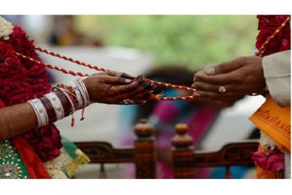 ১৭ বছরের কিশোরকে বিয়ে করায় তরুণী গ্রেফতার