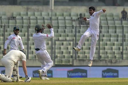 সাকিব-মিরাজের ঘূর্ণিতে দিশেহারা ওয়েস্ট ইন্ডিজ