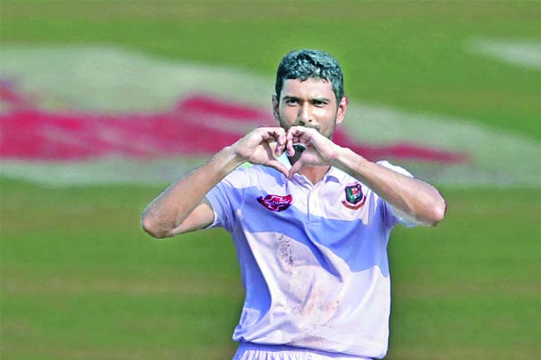 রান পাহাড়ের পর স্পিনারদের তাণ্ডব