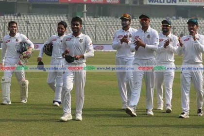 ইনিংস ব্যবধানে হেরে হোয়াইটওয়াশ ওয়েস্ট ইন্ডিজ
