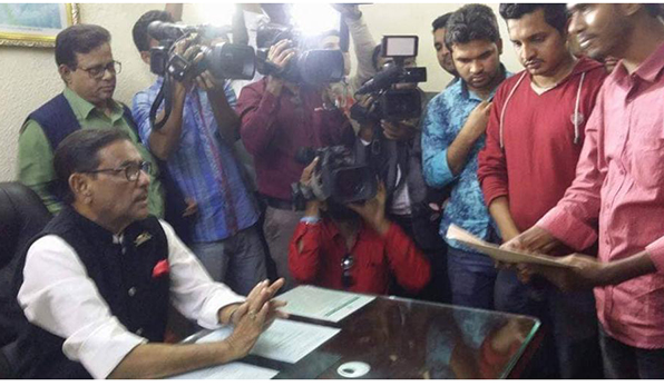 'তারুণ্যের ইশতেহার' নিয়ে আওয়ামী লীগ-ঐক্যফ্রন্টের কাছে কোটা আন্দোলনকারীরা