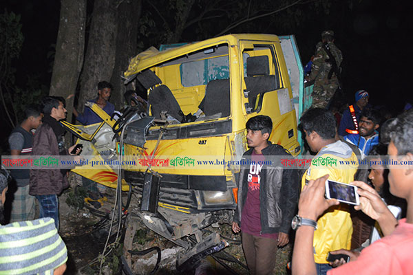 লামায় সড়ক দুর্ঘটনায় আহত ৪