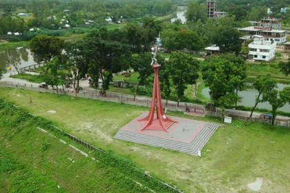 বিজয়ের নিশান নিয়ে ঠাকুরগাঁওয়ে প্রবেশ করেন মুক্তিযোদ্ধারা