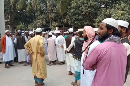 চুয়াডাঙ্গায় পুলিশি বাধায় তাবলিগ জামায়াতের মানববন্ধন পণ্ড


