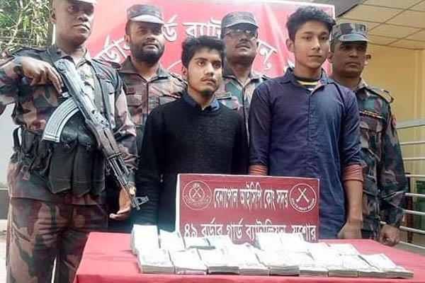 বেনাপোলে ১৬ লাখ টাকাসহ আটক ২

