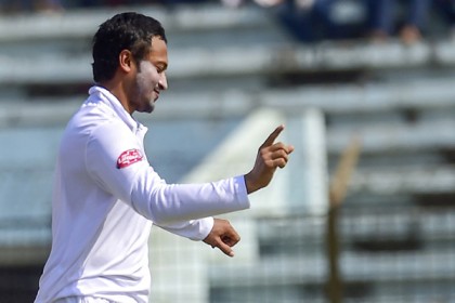 শীর্ষেই থাকলেন সাকিব