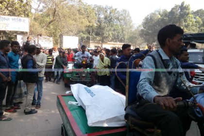 সেই সংঘর্ষের ঘটনায় নিহতদের মরদেহ নিয়ে এলাকাবাসীর বিক্ষোভ-মিছিল