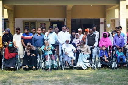 কোম্পানীগঞ্জে প্রতিবন্ধীদের মাঝে হুইল চেয়ার বিতরণ