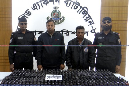 লেবুখালী ফেরিঘাটে ট্রাক ভর্তি ফেন্সিডিলসহ দু’জন আটক