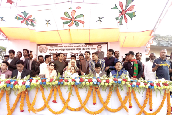 মাঠে নামলেন কাদেরপত্নী ইসরাতুন্নেছা