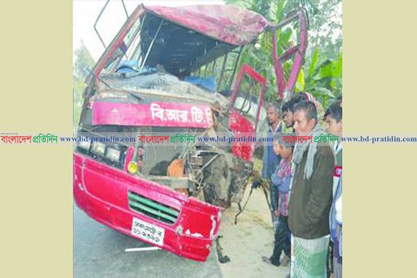 দিনাজপুরে ২ বাসের মুখোমুখি সংঘর্ষে আহত ১২