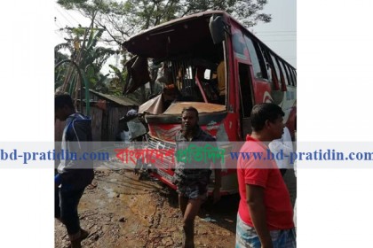 নরসিংদীতে দুই বাসের মুখোমুখি সংঘর্ষে নিহত ৪