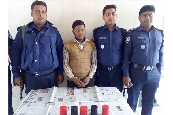 ঝিনাইদহে হাতবোমাসহ শিবির নেতা আটক
