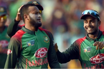 শুরুতেই সাকিবের হানা