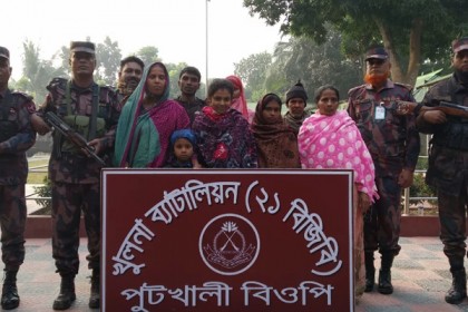 বেনাপোলে শিশুসহ ৯ নারী-পুরুষ আটক

