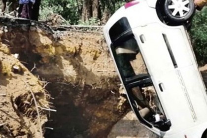 গুগল ম্যাপ দেখে ড্রাইভিং, ৩০ ফুট নিচে পড়ল গাড়ি