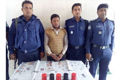ঝিনাইদহে হাতবোমাসহ শিবির নেতা আটক
