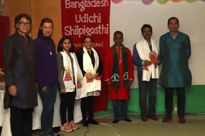 প্যারিসে মহিত আহমদের স্মরণসভা