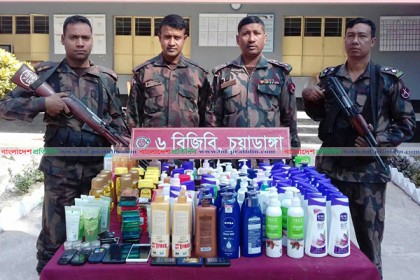 চুয়াডাঙ্গায় বিপুল পরিমাণ ভারতীয় মালামাল জব্দ